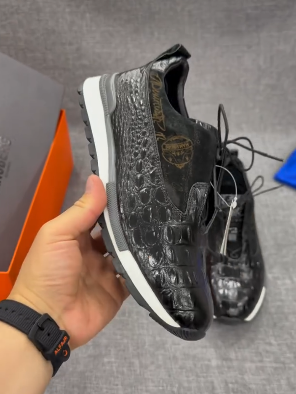 Men's Shiny Crocodile Pattern Splicing Casual Shoes
