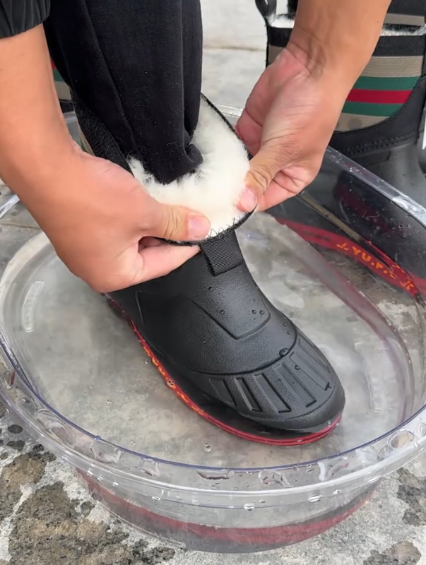 Stripe-Trim Rubber Boots