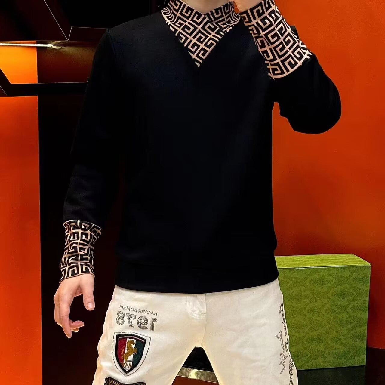 Men's V-neck Printed Long Sleeved T-shirt