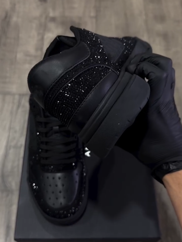 KIKI Black Diamond Sneaker